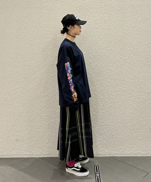 りかちょび/岸本梨佳さんの「ボーイ ビッグ タータン スカート」を使ったコーディネート