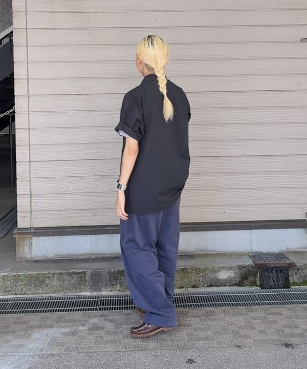 MATSUMOTO AMIさんの「BEAMS WOMEN｜orSlow / ユーティリティ ショート スリーブ シャツ」を使ったコーディネート