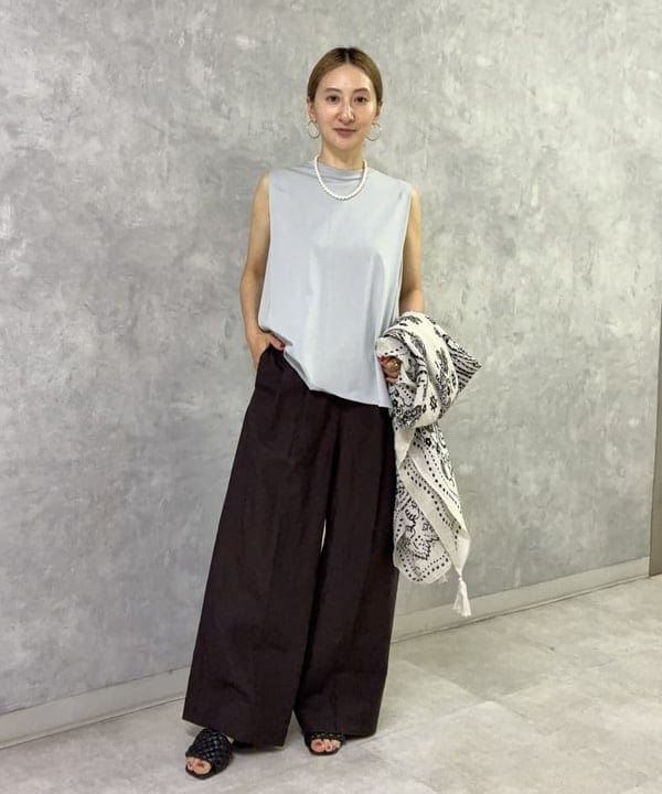 越智 里美さんの「BEAMS WOMEN｜【接触冷感・UVカット】コットン バックフレア ノースリーブ プルオーバー」を使ったコーディネート