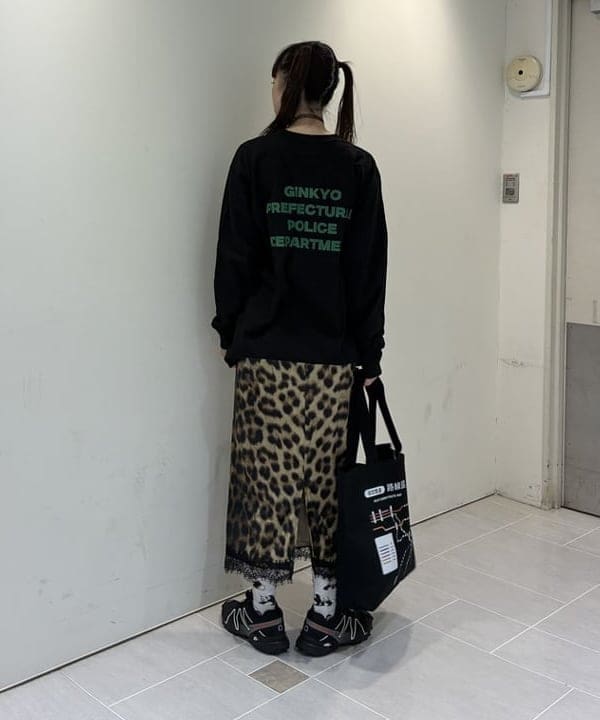 りかちょび/岸本梨佳さんの「ベロア プリント レース ヘム スカート」を使ったコーディネート