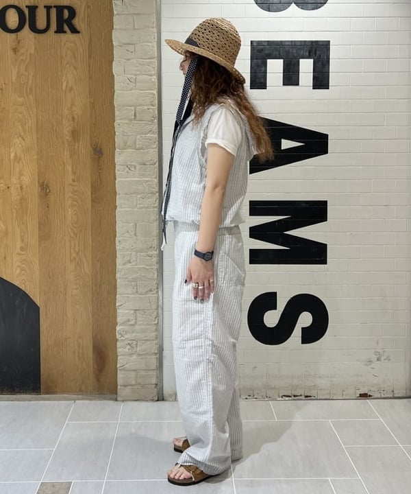 エノモト アミさんの「BEAMS WOMEN｜チェック ストライプ フーデッド ノースリーブ」を使ったコーディネート