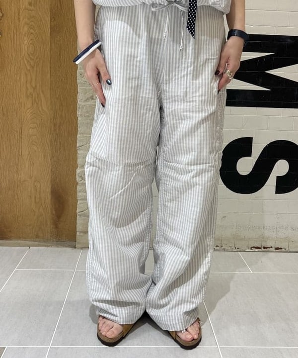 エノモト アミさんの「BEAMS WOMEN｜チェック ストライプ フーデッド ノースリーブ」を使ったコーディネート