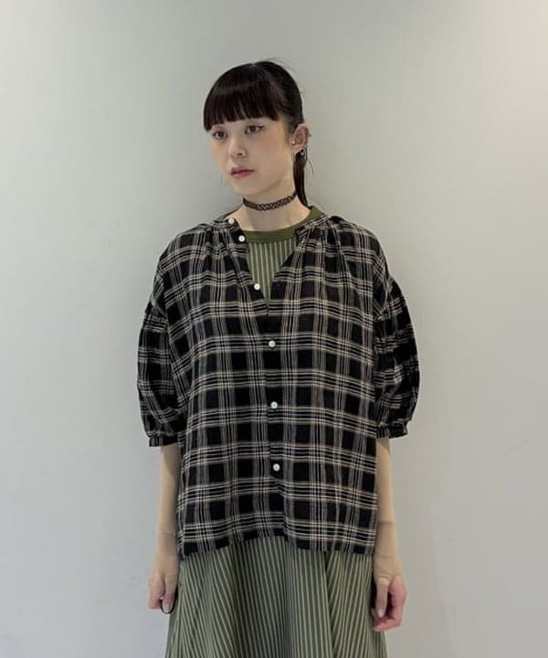 りかちょび/岸本梨佳さんの「BEAMS WOMEN｜リネン チェック スモック シャツ ＜イージーケア＞」を使ったコーディネート
