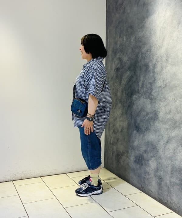 佐藤 歩さんの「BEAMS WOMEN｜ボーイ チェック ビッグ ボタンダウン シャツ」を使ったコーディネート