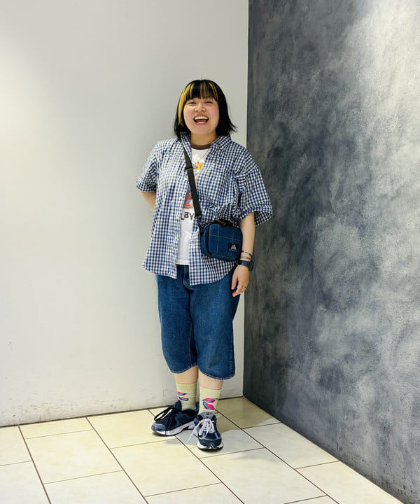 佐藤 歩さんの「BEAMS WOMEN｜ボーイ チェック ビッグ ボタンダウン シャツ」を使ったコーディネート
