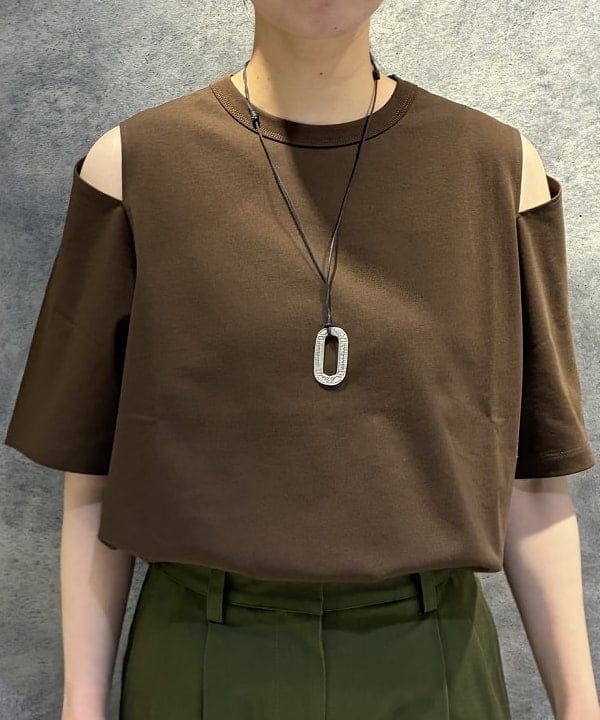 OSUMIさんの「BEAMS WOMEN｜ショルダー スリット Tシャツ」を使ったコーディネート