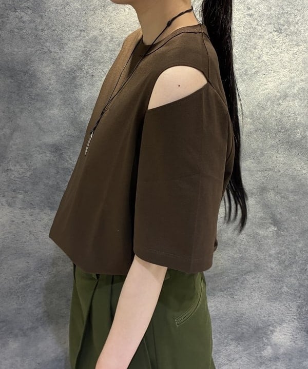 OSUMIさんの「BEAMS WOMEN｜ショルダー スリット Tシャツ」を使ったコーディネート