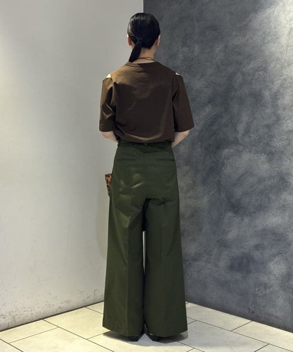 OSUMIさんの「BEAMS WOMEN｜ショルダー スリット Tシャツ」を使ったコーディネート