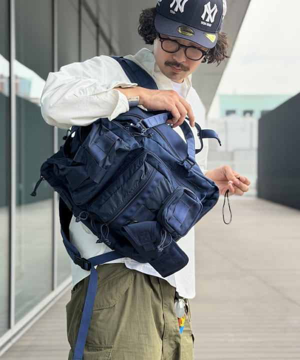 BAKU(東江 漠)さんの「BEAMS / ビッグ 6ポケット カーゴパンツ」を使ったコーディネート