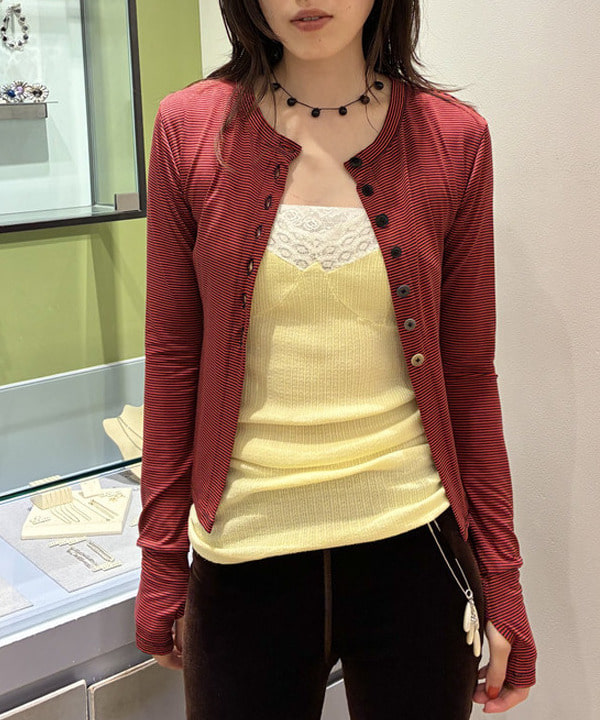 神坂 莉子さんの「BEAMS WOMEN｜ドロップ パール ビッグ ブローチ」を使ったコーディネート
