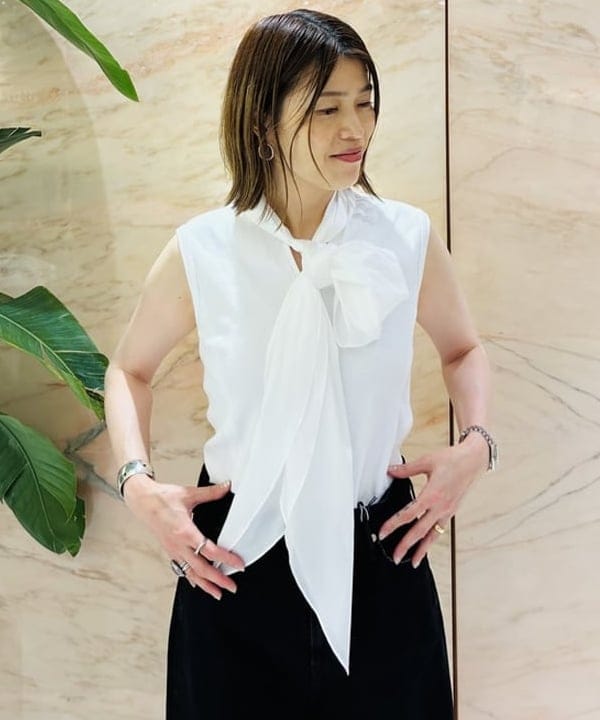 岩沢 珠代さんの「BEAMS WOMEN｜AK+1 / コットン リボン ノースリーブ カットソー」を使ったコーディネート