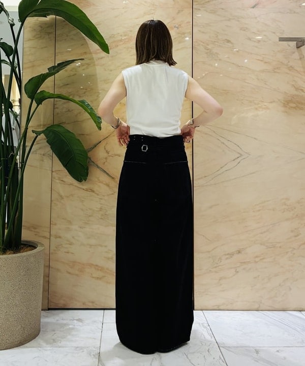岩沢 珠代さんの「BEAMS WOMEN｜AK+1 / コットン リボン ノースリーブ カットソー」を使ったコーディネート