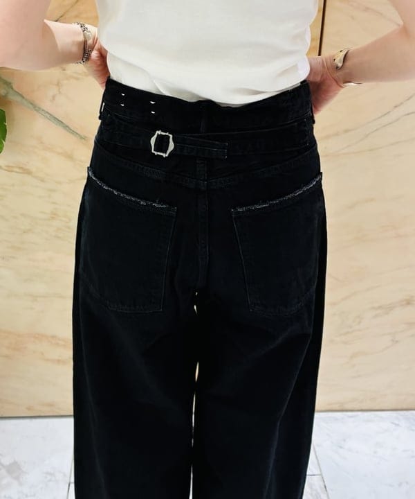 岩沢 珠代さんの「BEAMS WOMEN｜AK+1 / コットン リボン ノースリーブ カットソー」を使ったコーディネート