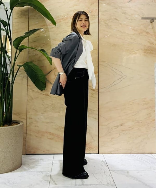 岩沢 珠代さんの「BEAMS WOMEN｜AK+1 / コットン リボン ノースリーブ カットソー」を使ったコーディネート