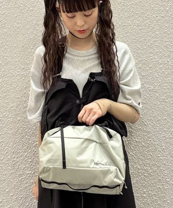 りかちょび/岸本梨佳さんの「クリアレンズ 26SS［ボストン型・紫外線対策・UVカット・リフトアップ効果］」を使ったコーディネート