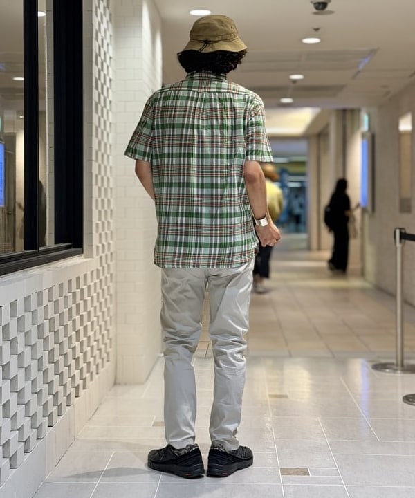 BAKU(東江 漠)さんの「コットンピケ ストレッチ テーパード パンツ【スリムフィット】」を使ったコーディネート