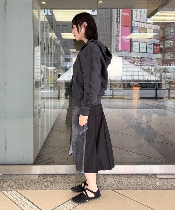 うららさんの「BEAMS WOMEN｜JENNIE / Logo Camisole」を使ったコーディネート