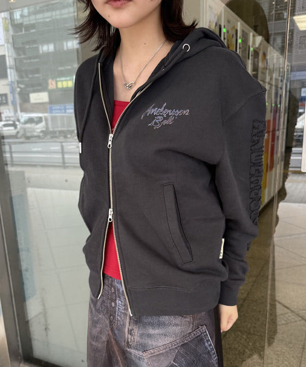 うららさんの「BEAMS WOMEN｜JENNIE / Logo Camisole」を使ったコーディネート
