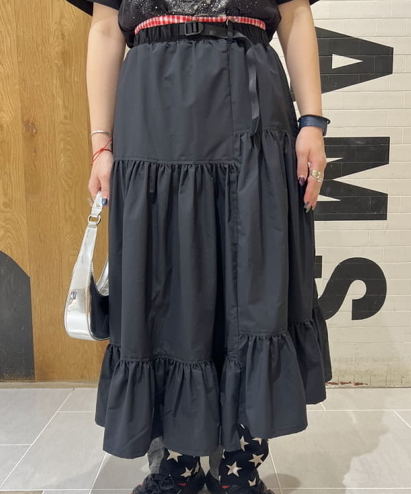 エノモト アミさんの「BEAMS WOMEN｜【別注】Gramicci / パネル スカート」を使ったコーディネート