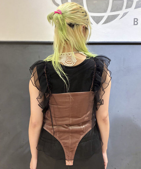 はっとりさんの「BEAMS WOMEN｜チュール レイヤー ラッフル フレンチスリーブ」を使ったコーディネート
