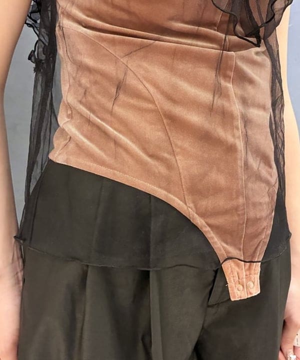 はっとりさんの「BEAMS WOMEN｜チュール レイヤー ラッフル フレンチスリーブ」を使ったコーディネート