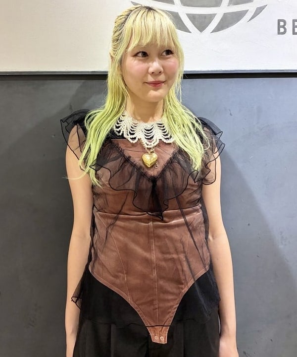 はっとりさんの「BEAMS WOMEN｜チュール レイヤー ラッフル フレンチスリーブ」を使ったコーディネート