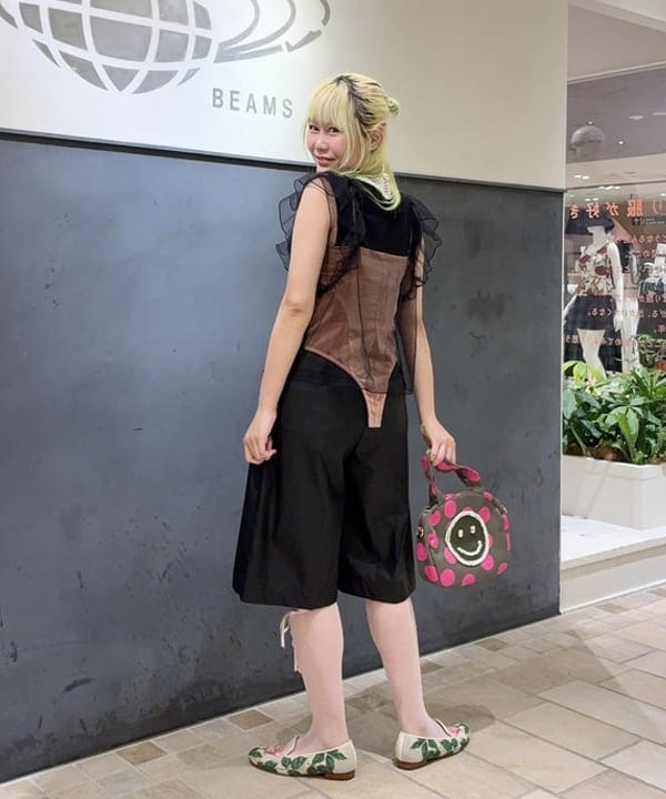 はっとりさんの「BEAMS WOMEN｜チュール レイヤー ラッフル フレンチスリーブ」を使ったコーディネート