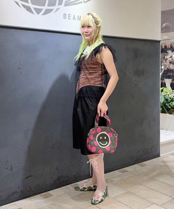 はっとりさんの「BEAMS WOMEN｜チュール レイヤー ラッフル フレンチスリーブ」を使ったコーディネート