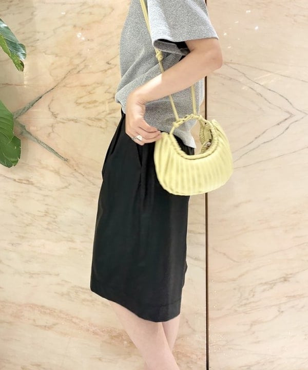 中丸　栞さんの「BEAMS WOMEN｜BOGKI / リブル クロス ボディ バッグ」を使ったコーディネート
