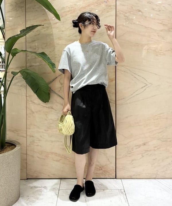 中丸　栞さんの「BEAMS WOMEN｜BOGKI / リブル クロス ボディ バッグ」を使ったコーディネート