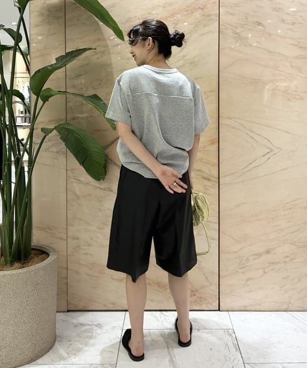 中丸　栞さんの「BEAMS WOMEN｜BOGKI / リブル クロス ボディ バッグ」を使ったコーディネート