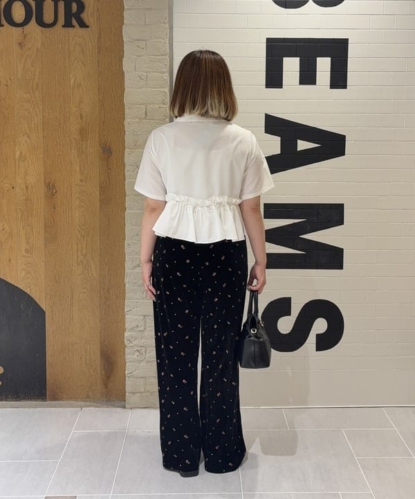 大石彩可さんの「BEAMS WOMEN｜裾フリル ショート シャツ」を使ったコーディネート