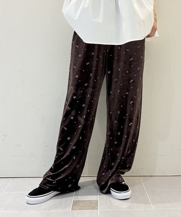 りかちょび/岸本梨佳さんの「【別注】BRIEFING &times; BEAMS BOY / ヘルメット バッグ」を使ったコーディネート