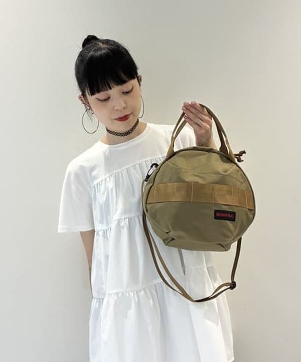 りかちょび/岸本梨佳さんの「【別注】BRIEFING &times; BEAMS BOY / ヘルメット バッグ」を使ったコーディネート