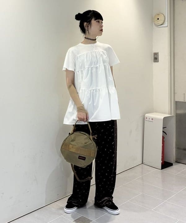 りかちょび/岸本梨佳さんの「【別注】BRIEFING &times; BEAMS BOY / ヘルメット バッグ」を使ったコーディネート
