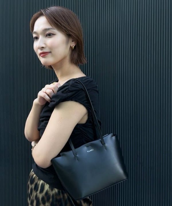 松本 佳菜子さんの「BEAMS WOMEN｜YAHKI / YH-809 SHOULDER BAG」を使ったコーディネート
