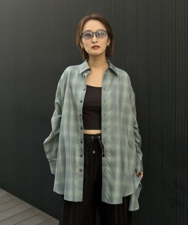 松本 佳菜子さんの「ジャガード ストライプ イージー パンツ」を使ったコーディネート