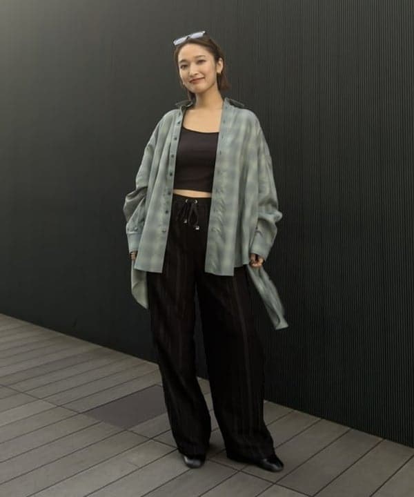 松本 佳菜子さんの「ジャガード ストライプ イージー パンツ」を使ったコーディネート