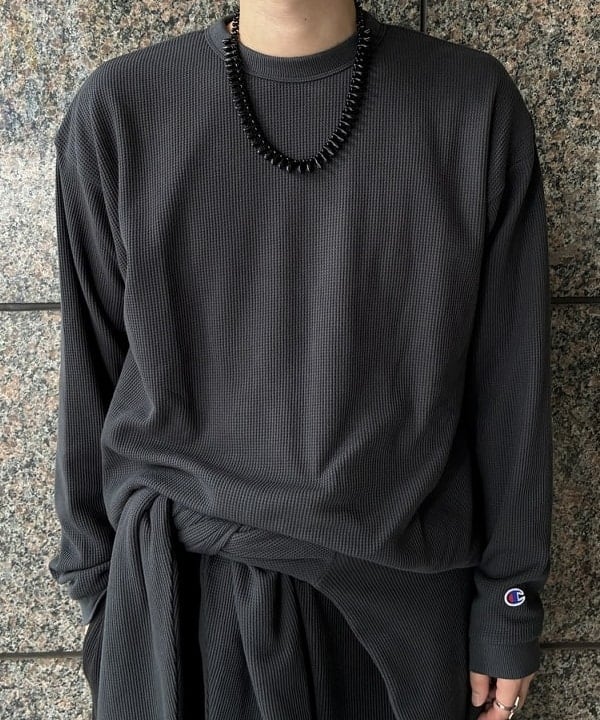 森田 倫太郎さんの「BEAMS WOMEN｜【別注】Champion / リバーシブル ロングスリーブ Tシャツ」を使ったコーディネート