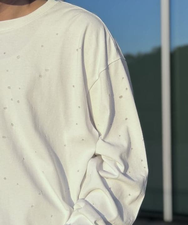 BAKU(東江 漠)さんの「ピンホール ロングスリーブ Tシャツ」を使ったコーディネート