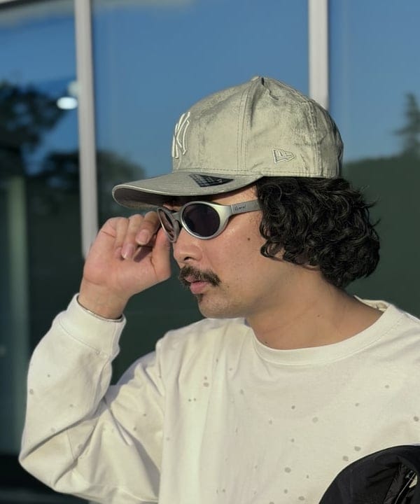 BAKU(東江 漠)さんの「ピンホール ロングスリーブ Tシャツ」を使ったコーディネート