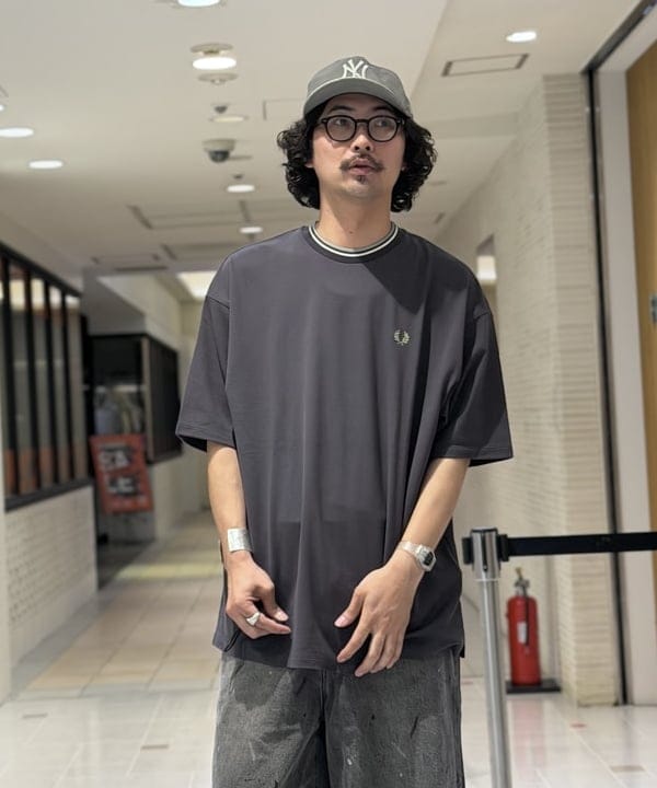 BAKU(東江 漠)さんの「BEAMS WOMEN｜BEAMS｜【別注】FRED PERRY / Oversized Tipped Pique T-shirt｜Tシャツ｜半袖 鹿の子素材」を使ったコーディネート