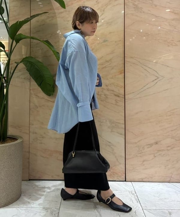 塚越 有紀さんの「BEAMS WOMEN｜PUNTI. / ECLAIR ワンショルダー ハンドバッグ M」を使ったコーディネート