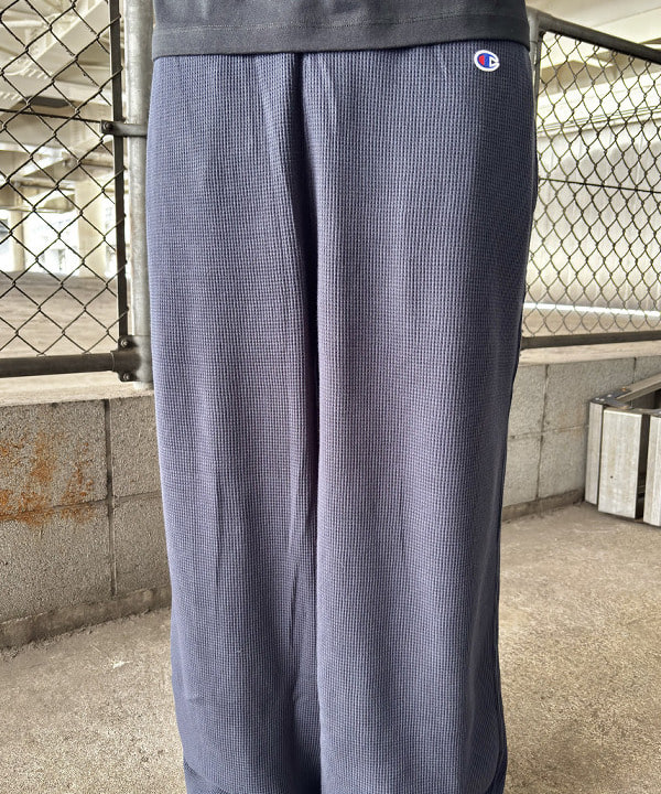 Gazziさんの「BEAMS WOMEN｜BEAMS｜【別注】Champion /「TOY STORY」 T-SHIRT｜Tシャツ 半袖｜トイ・ストーリー 30周年 」を使ったコーディネート