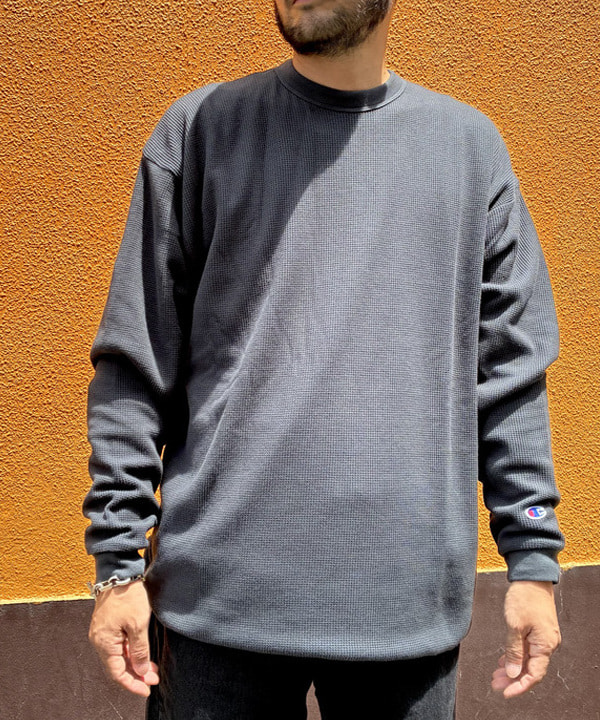 Takahashi Yujiさんの「BEAMS WOMEN｜【別注】Champion / リバーシブル ロングスリーブ Tシャツ」を使ったコーディネート