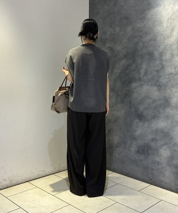 菜月さんの「BEAMS WOMEN｜AK+1 / 総針 ノースリーブ フォルム プルオーバー」を使ったコーディネート