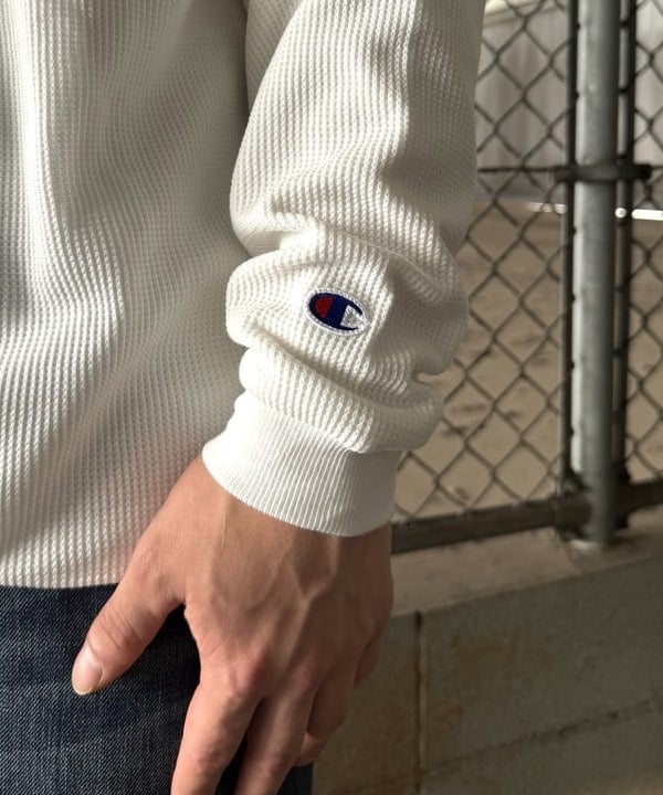 しゅうとさんの「BEAMS WOMEN｜【別注】Champion / リバーシブル ロングスリーブ Tシャツ」を使ったコーディネート