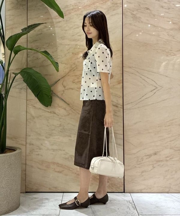 茂野 真楓さんの「BEAMS WOMEN｜BAUM UND PFERDGARTEN / JONIE メッシュ ドット シャツ」を使ったコーディネート