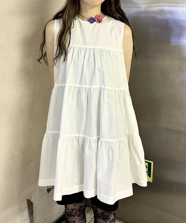 江口 息吹さんの「BEAMS WOMEN｜【別注】CONTROL FREAK / ミリタリー チャーム ボストン バッグ」を使ったコーディネート