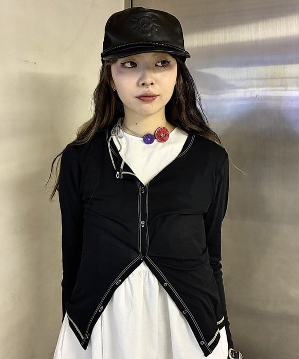 江口 息吹さんの「BEAMS WOMEN｜【別注】CONTROL FREAK / ミリタリー チャーム ボストン バッグ」を使ったコーディネート
